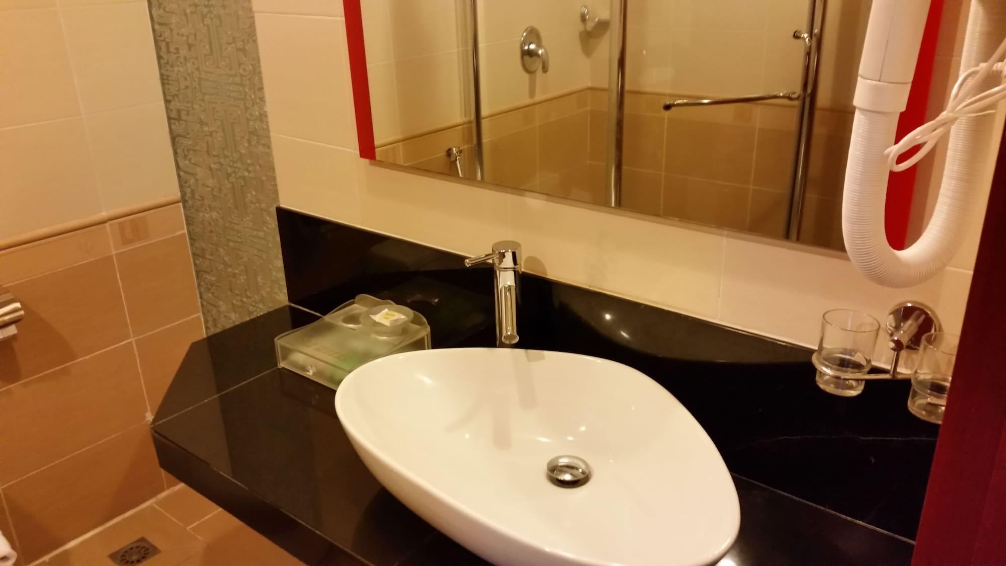 Mb Hotel Тавау Екстер'єр фото
